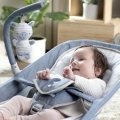 INGENUITY Lehátko masážne vibrujúce s melódiou Happy Belly™ Rock-to-Bounce – Chambray 0m+ do 9kg