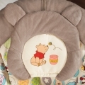 BRIGHT STARTS Lehátko vibrujúce s melódiou Winnie the Pooh Dots & Hunny 0 m+, do 9 kg