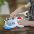 BABY EINSTEIN Hračka senozorická hrkálka a hryzačka Opus's Shape Pops™ 3m+