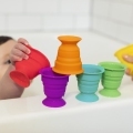 BABY EINSTEIN Hračka maxi prísavky poháriky 6 ks Stack&Squish Cups™ 6m+