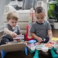 BABY EINSTEIN Hračka hudobná Set bubnov Together in Tune Drums™ Connected Magic Touch™ HAPE 12m+