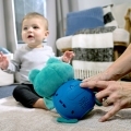 BABY EINSTEIN Hračka hudobná interaktívna korytnačka Neptune's Cuddly Composer™ 6m+™ 6m+