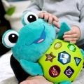 BABY EINSTEIN Hračka hudobná interaktívna korytnačka Neptune's Cuddly Composer™ 6m+™ 6m+