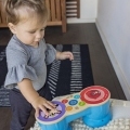 BABY EINSTEIN Hračka hudobná Bubny Upbeat Tunes™ Magic Touch™ HAPE 6m+