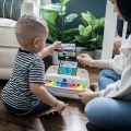 BABY EINSTEIN Hračka drevená hudobná piano Together in Tune Piano™ Connected Magic Touch™ HAPE 12m+