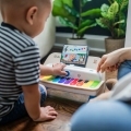 BABY EINSTEIN Hračka drevená hudobná piano Together in Tune Piano™ Connected Magic Touch™ HAPE 12m+