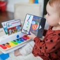 BABY EINSTEIN Hračka drevená hudobná piano Together in Tune Piano™ Connected Magic Touch™ HAPE 12m+