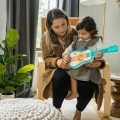 BABY EINSTEIN Hračka hudobná drevená ukulele Magic Touch HAPE 6m+